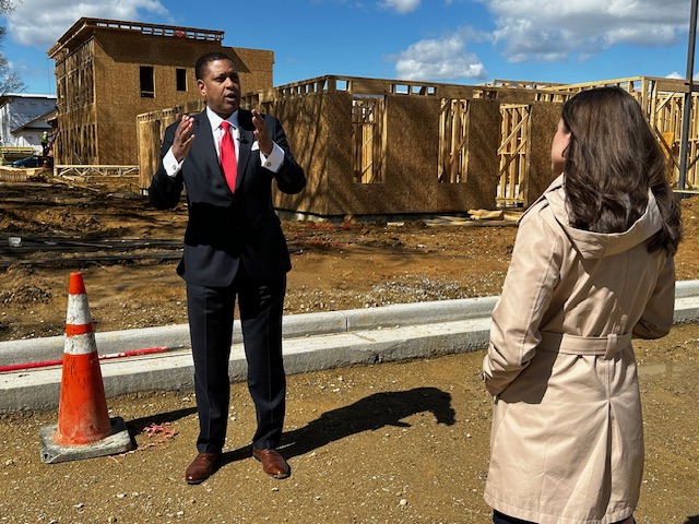 TCBCommunities's tweet image. Vertical construction is underway in Richmond! Mayor @LevarStoney and @VibrantRRHA CEO Steven Nesmith joined us to break ground at Creighton Court, the city’s first public housing redevelopment in 10 years! #affordablehousing #Richmond