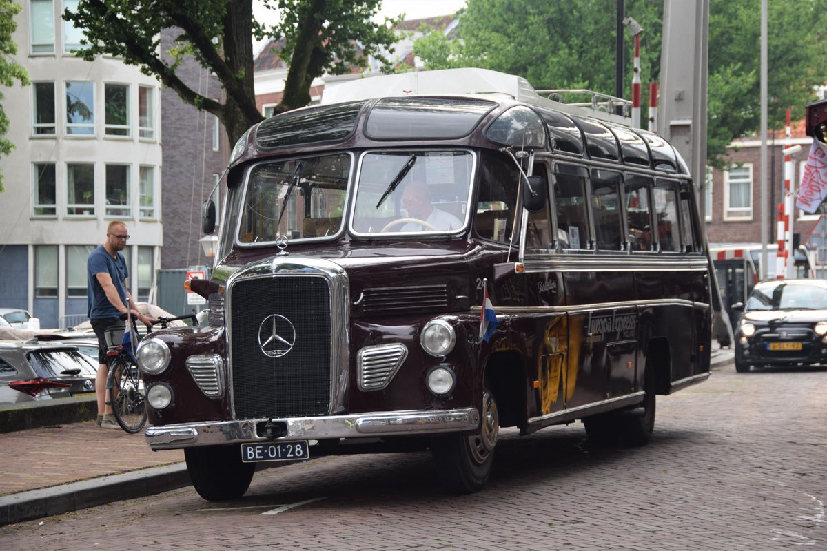 Bekijk de 20ste editie van "Dordt in Stoom" d.m.v. het 'Stoomrondje Dordt'. Diverse historische voer- en vaartuigen. 
Kijk op dordtinstoom.nl