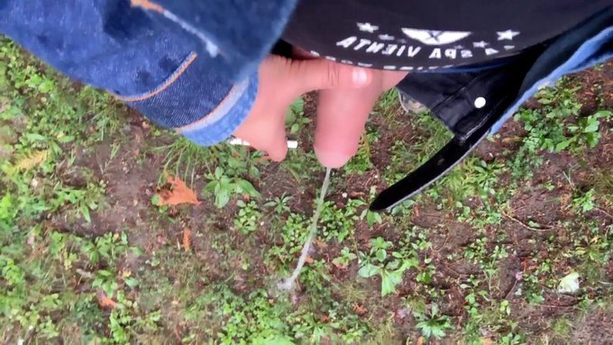 📢Introducing my new video!🎥  🤩 Pissing with Cigarette in Hand Outside While Step Brother Is Watching<a href="/tag/public"class="tags"><span>#public</span></a><a href="/tag/pissing"class="tags"><span>#pissing</span></a><a href="/tag/amateur"class="tags"><span>#amateur</span></a>