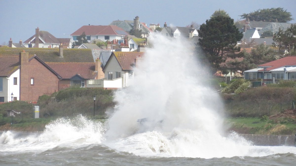 #storm batters #northwales #weather #bbcweather #deganwy #seastate #springtides #spray #coast #coastaldanger