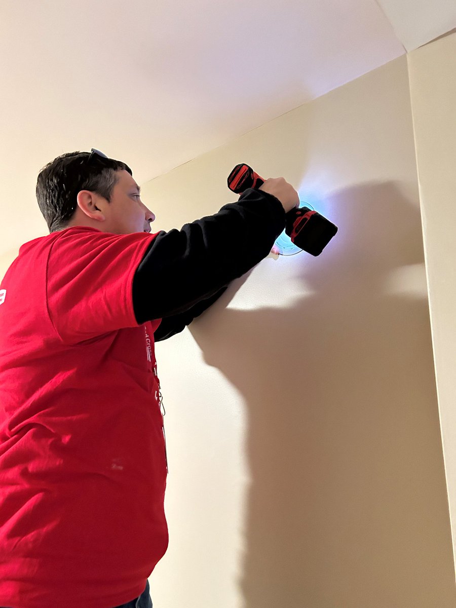 Upper Arlington friends! We're partnering with the @CityofUA Fire Division for a Sound the Alarm event on Saturday, April 13! Visit the link below for information on how to volunteer or sign up to get a FREE smoke alarm! rdcrss.org/3ILUSfq