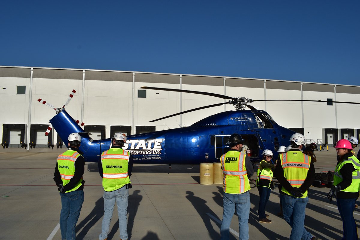 How do you install 72 2,800-lb rooftop units on top of a 1.2-million-SF roof that is 50 feet tall? Helicopters. Recently on a project in Houston, our Skanska-Indi team coordinated with MLN Company for @5StateCopters to perform the lifts. #AerialCrane