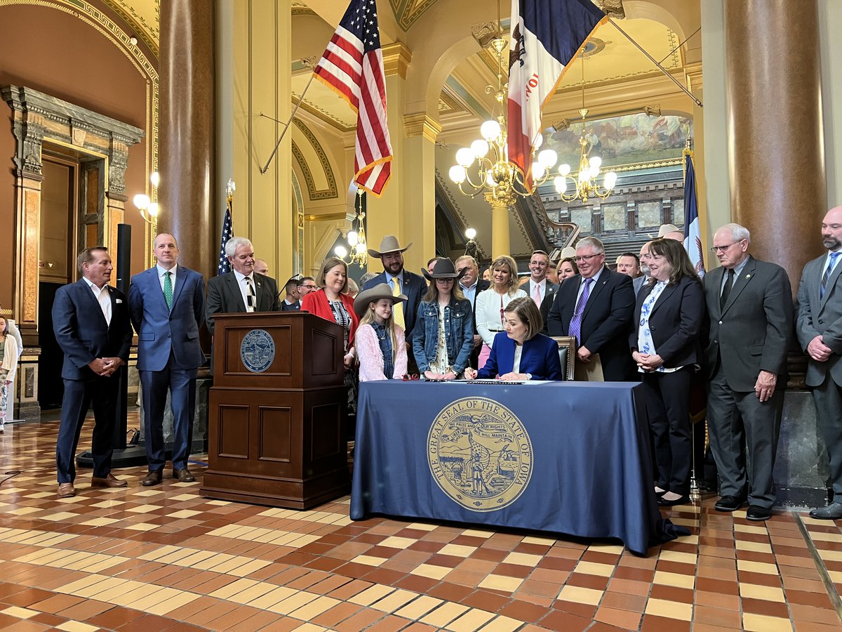 IowaSOS's tweet image. I am thrilled to announce @IAGovernor signed the Foreign Ownership of Land Bill into law this morning. Thank you to Gov. Reynolds, the Iowa Legislature, @MikeNaigIA, and @AGIowa for your commitment to protecting Iowa's most valuable resource: our farmland. #ialegis #igov #iowaag