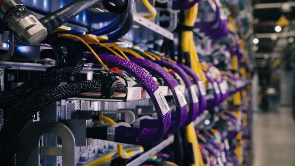 Cdsc75's tweet image. Google’s AI Hypercomputer, fueled by cutting-edge TPUs from Google and an array of countless NVIDIA A100 GPUs, is a key factor in elevating NVIDIA’s value.

#GoogleCloudNext #AIHypercomputer