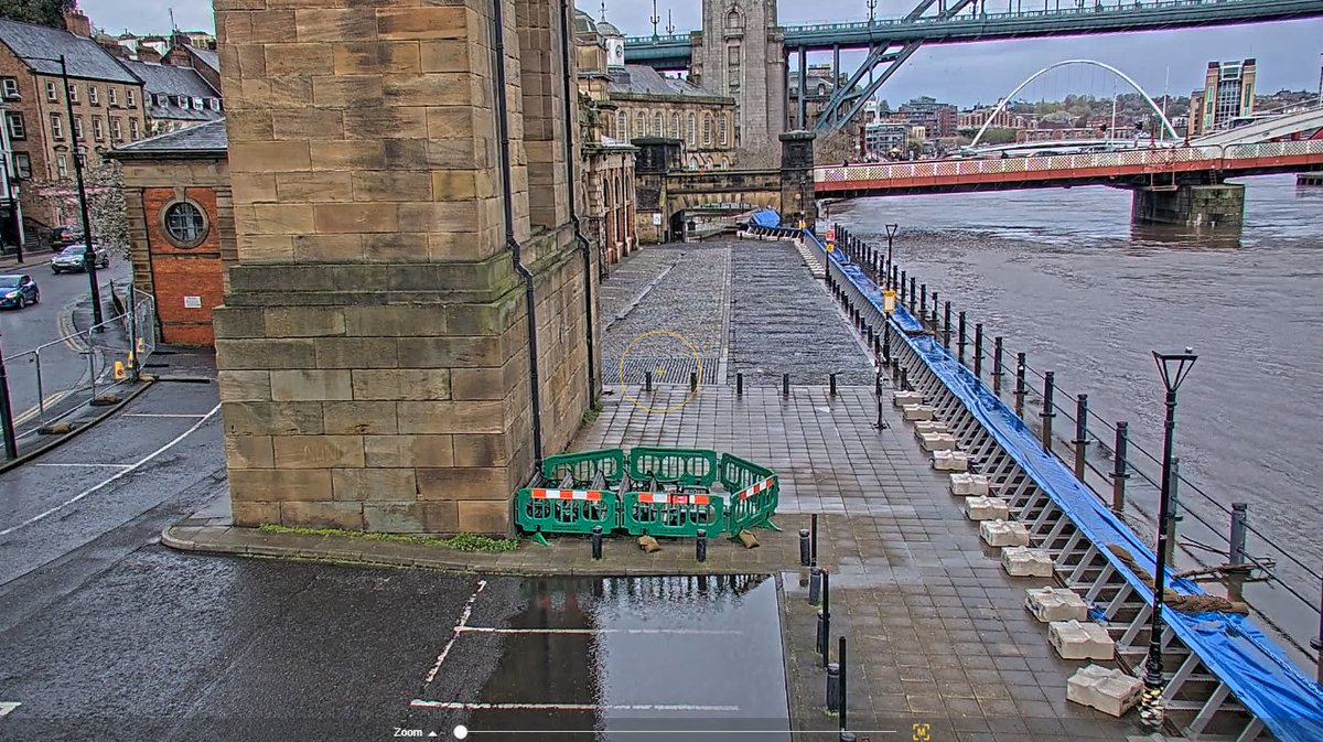 🌊 FLOOD

📌 Quayside path between High Level Bridge & Swing Bridge, #Newcastle