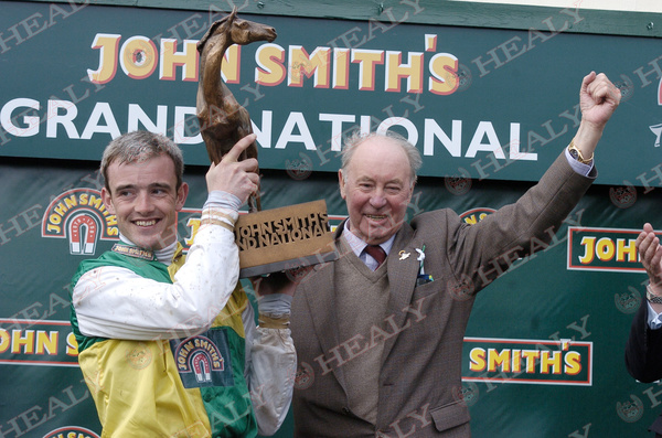 🐎 @AintreeRaces 9-April-2005 #fromthearchives #Memories #HealyRacing #OnThisDay #HorseRacing #19yearsold JOHN SMITH´S GRAND NATIONAL of £700,000. 'Hedgehunter' O- Trevor Hemmings T- @WillieMullinsNH J- Ruby Walsh (c)healyracing.ie