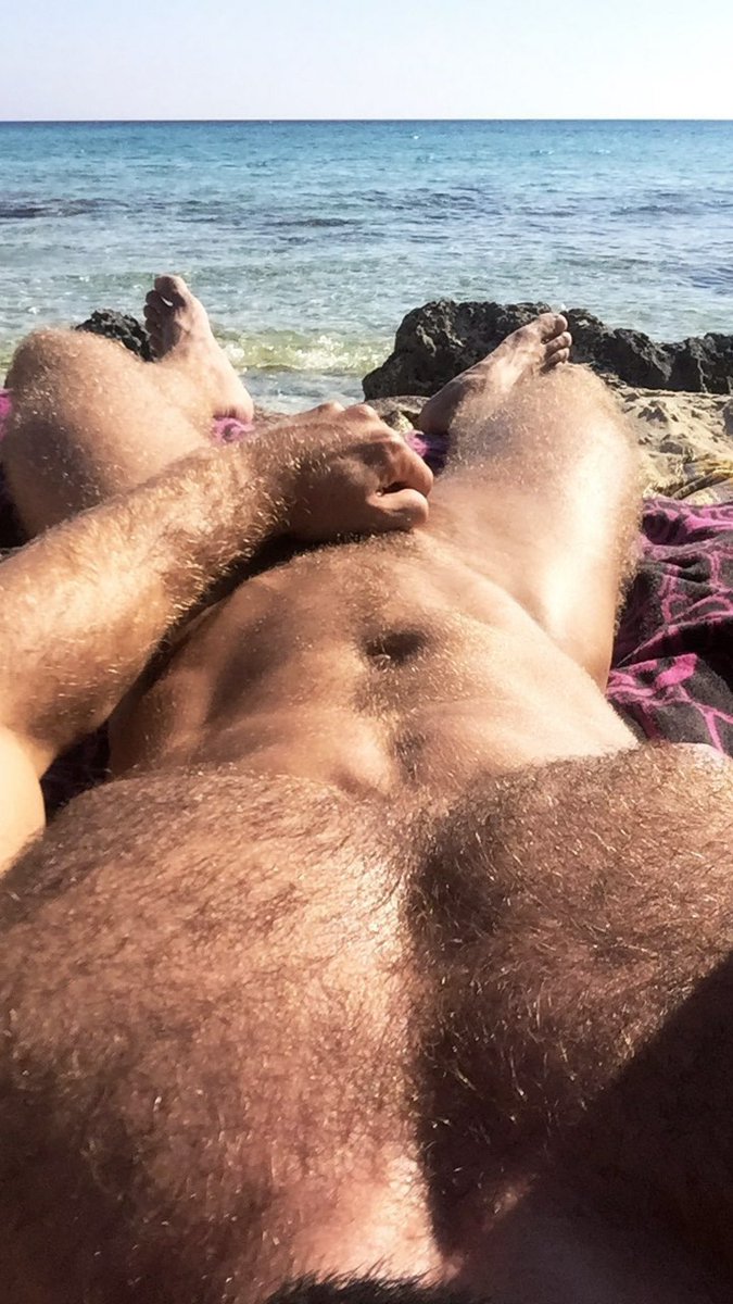 Beach day with daddy 😛