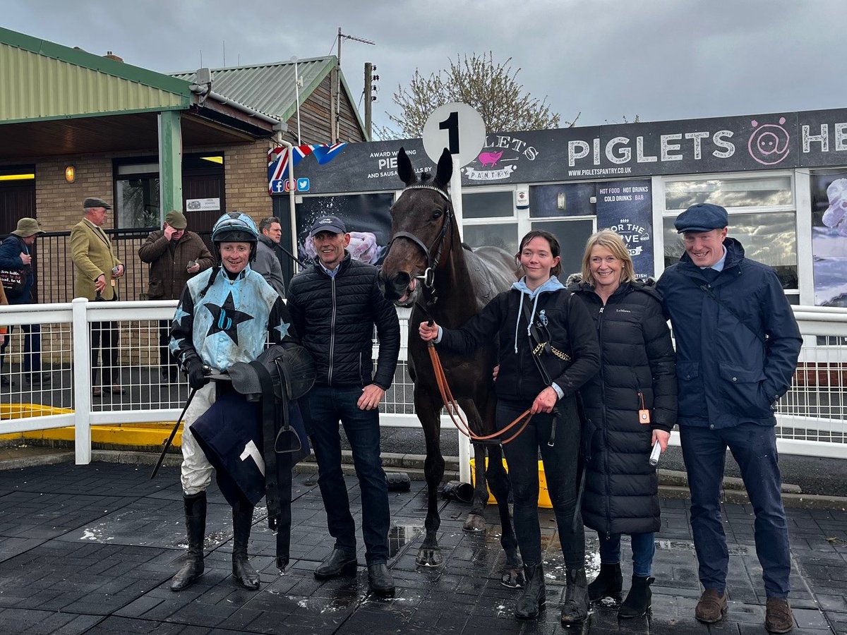 RACE 6 RESULT - Hereford Motor Group Handicap Hurdle 🥇 El Granjero 🥈 Cabhfuilfungi 🥉 Petty Cash Jockey: @StanSheppard9 Trainer: Clive Boultbee-Brooks Owners: Clive & Charmaine Boultbee-Brooks