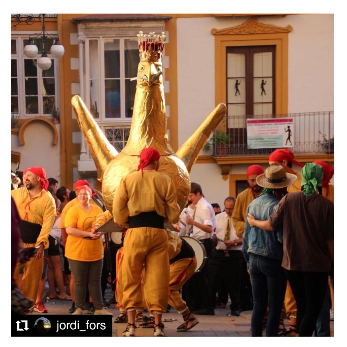 #Repost @jordi_fors

La gent fa la festa

 #SantaTecla #culturapopular #igerstarragona
#AligaDeTarragona #AligaDeCatalunya #AliguesDeCatalunya #AliguesDelsPaisosCatalans #BallDeLAliga #DansaDeLAliga #FiguresZoomorfiques #ImatgeriaFestiva
#BestiariFestiuIPopular
#Aliga #Aguila