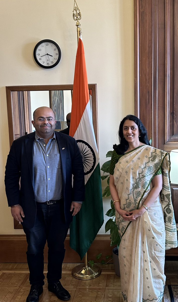 It was an honour to welcome HE Vani Rao, Ambassador of #India to #Italy and brief her on the activities of the Indian Chamber of Commerce in Italy and Associazione Sākshi on the auspicious day of #Ugadi and #GudiPadwa. @IndiainItaly @VaniRao1 @GiulioTerzi @MEAIndia @ICC_Chamber