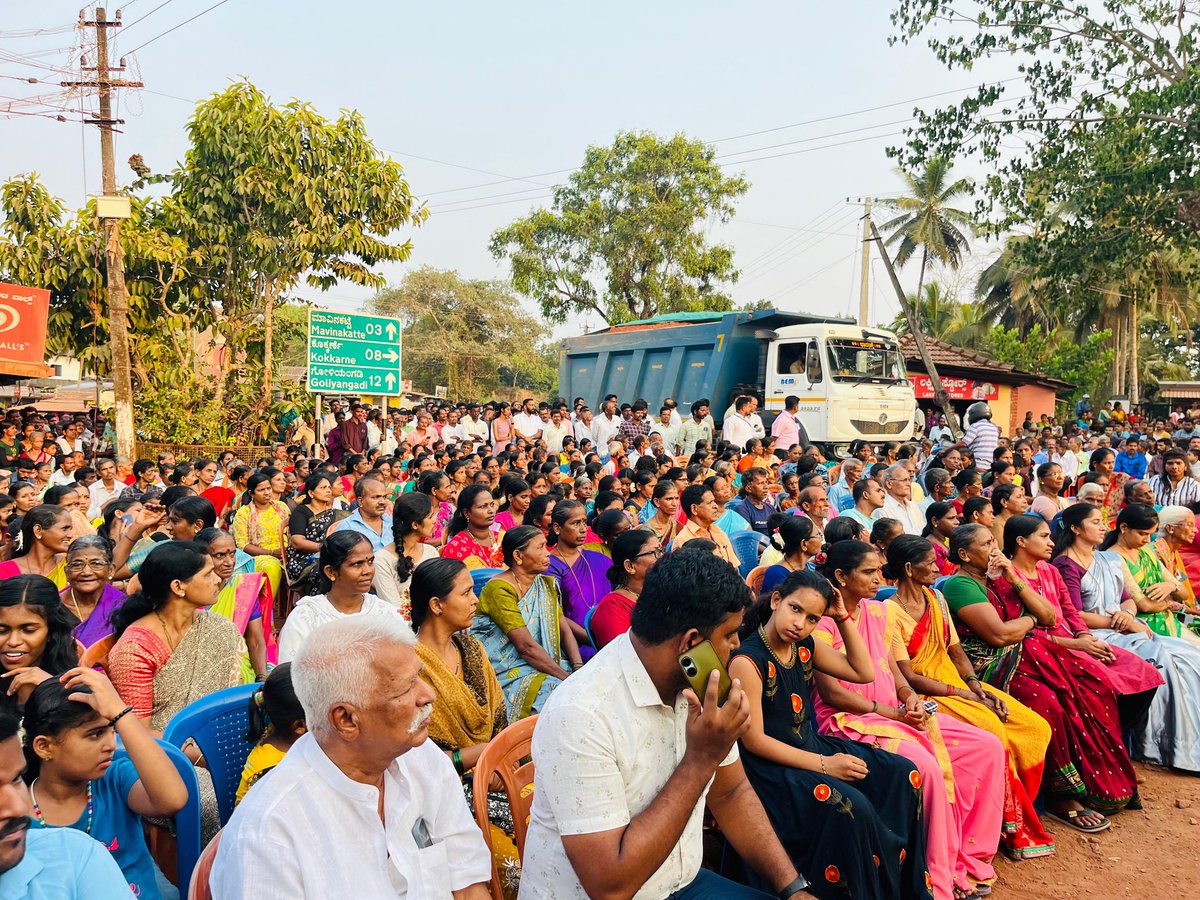 ಉಡುಪಿ ಚಿಕ್ಕಮಗಳೂರು ಲೋಕಸಭಾ ಕ್ಷೇತ್ರದ ಭಾರತೀಯ ಜನತಾ ಪಕ್ಷದ ಅಭ್ಯರ್ಥಿ ಕೋಟಾ ಶ್ರೀನಿವಾಸ ಪೂಜಾರಿ ಯವರ ಚುನಾವಣಾ ಪ್ರಚಾರದ ಪ್ರಯುಕ್ತ ಕುಂದಾಪುರ ವಿಧಾನಸಭಾ ಕ್ಷೇತ್ರದ ಮಂದಾರ್ತಿ ಮಹಾಶಕ್ತಿ ಕೇಂದ್ರದ ವ್ಯಾಪ್ತಿಯ ಶಿರೂರು ಮೂರ್ಕೈ ಸಾರ್ವಜನಿಕ ಸಭೆಯಲ್ಲಿ ಭಾಗವಹಿಸಿದೆನು... #bjp4india #bjp4karanataka #NarendraModi #AmitShah…