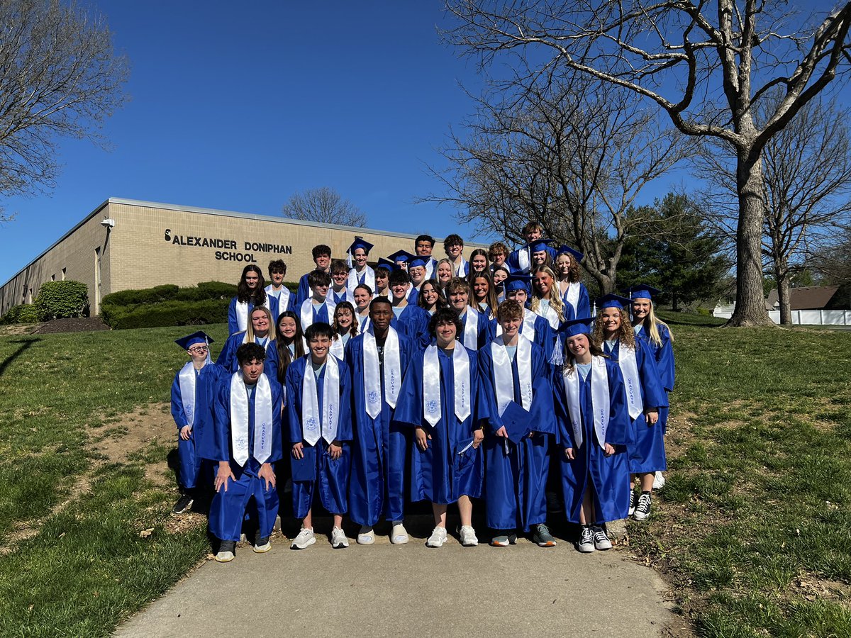 It’s that time of year! Senior walks at their old schools 💙🎓 #ShareTheGoodLPS