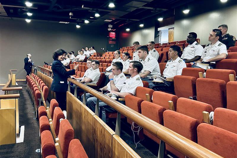 25 cadets 👩🏻‍🎓👨🏻‍🎓 & their professor 👨🏻‍🏫 from @WestPoint_USMA 🏫, visited the @UN & participated in a guided tour & briefing on environmental security & disaster risk reduction with Matti Lehtonen from @UNEP. Discussions underscored environmental challenges, security, & global ☮️.
