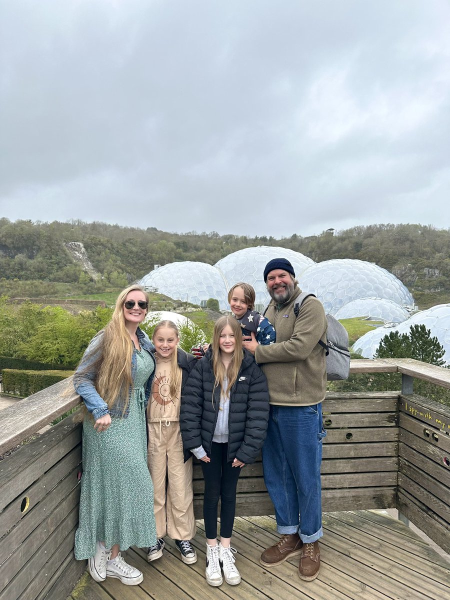 LeilaNottage's tweet photo. Last Friday was spent at @EdenProject - perfect for a day of dry moments &amp; drizzle (sums up Easter hol weather!). Loved their spring activities &amp; even better using our locals pass!
#edenproject #cornwall #easterholidays #family #easteractivity #familyactivities #daysoutwithkids https://t.co/p9OWzlSuRQ