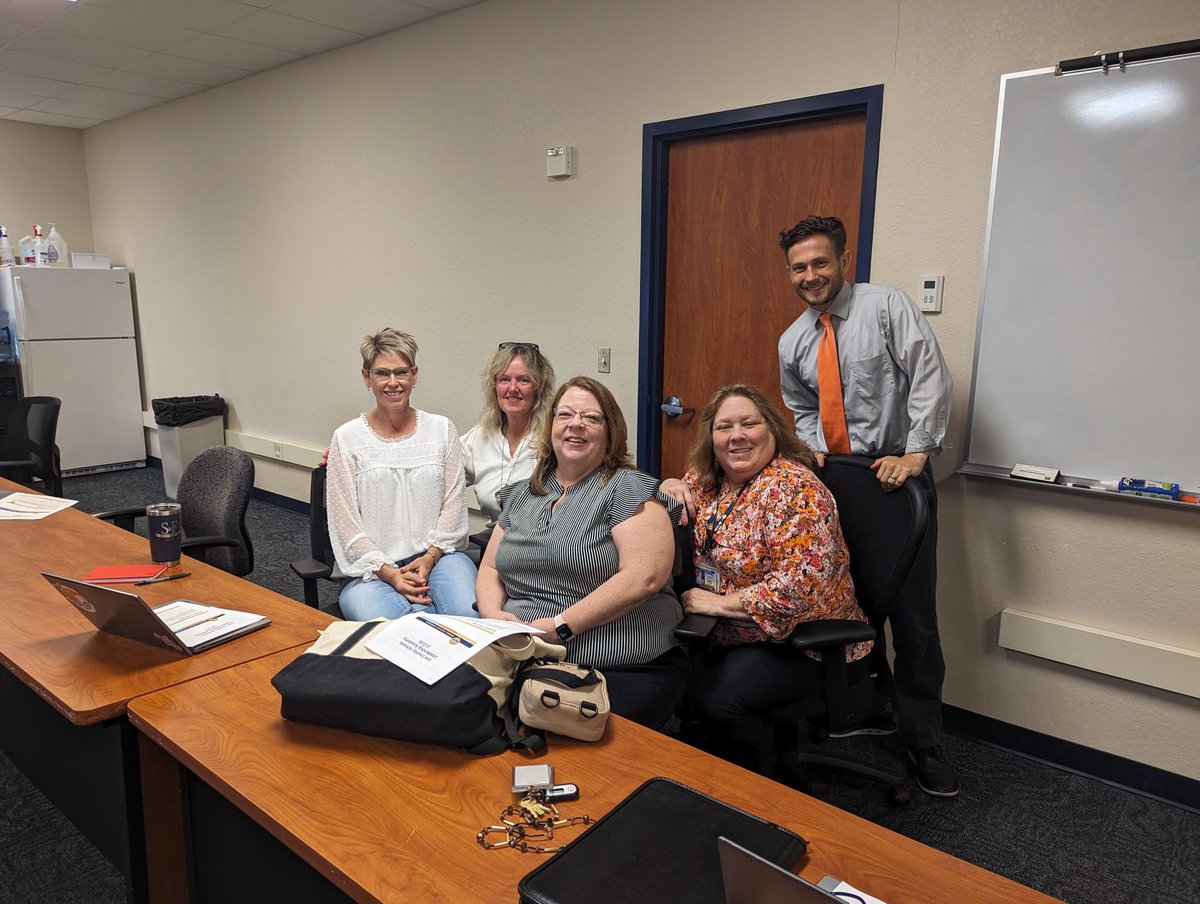 Grateful for the enlightening meeting with Food & Nutrition Services! 🍎 It was eye-opening to learn about their crucial role in our schools. Excited to explore ways that @LeadershipSDLC can support their current and aspiring Food Service Managers. @LeeSchools