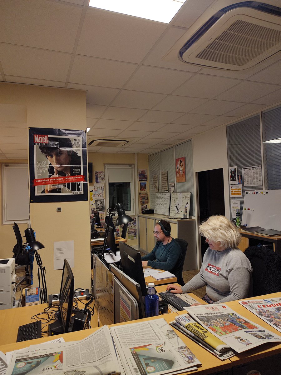 Ils sont prêts pour la reprise de la matinale ICI Matin #Mayenne 😄
<a href="/GauthierPaturo/">Gauthier Paturo</a> et toute l'équipe de @bleumayenne se préparent en coulisses pour leur retour à la 📺ce mercredi 10 avril dès 7h et sur la plateforme #ICI et <a href="/FranceTV/">France tv</a> #proximité 
▶️francetvpro.fr/contenu-de-pre…