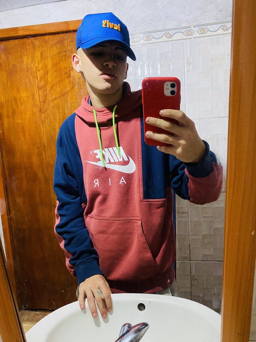 tu me tienes viviendo de los recuerdos 😅