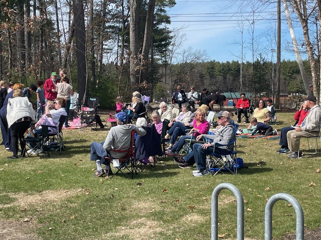 We had a nice turnout for our solar eclipse party!   Here's part of the crowd gathered on the library lawn.  #SolarEclipse2024 #SolarEclipse #hudsonnh #libraries #library