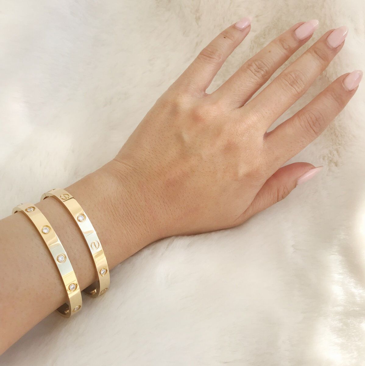 🌞 Every day, wearing bracelets bestows a sense of daily elegance. They are not just fashion; they are a way of telling the world who you are and how you feel. 👗💫
#GiftsHer #GiftsYou #GiftsForWife #GiftsForLove #GiftsForMom #GiftsForDaughter #Bracelet #jewelrylover