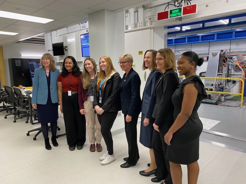 Collective commitment to clean energy! Joined @ENERGY @SecGranholm & @BrookhavenLab Dir. JoAnne Hewett to sign the High Energy Engineering X-ray Scattering (HEX) beamline! HEX will advance research in energy storage, conversion, & materials engineering. @NYSERDA proud to support.