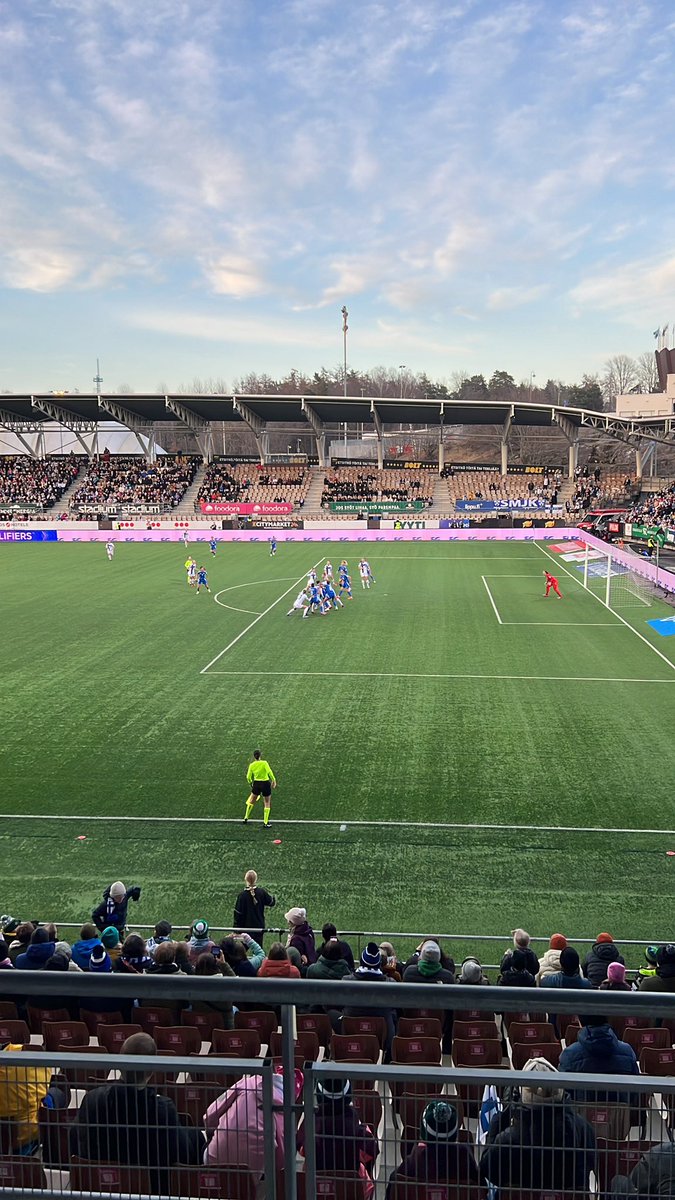 tomilod's tweet photo. #parastapaikanpäällä #helmarit #FINITA https://t.co/ieFC4gjAyA