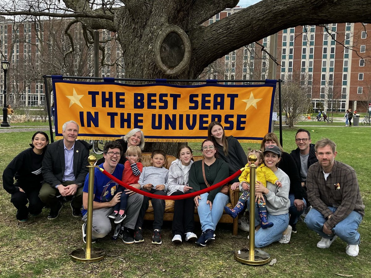 What an incredible moment for Buffalo with yesterday's total solar eclipse! Amazing crowds at @BuffaloState and the Richardson Campus. Shout out to astronaut Jeremy Hansen who visited @buffaloscience to talk about this extraordinary event 🌑