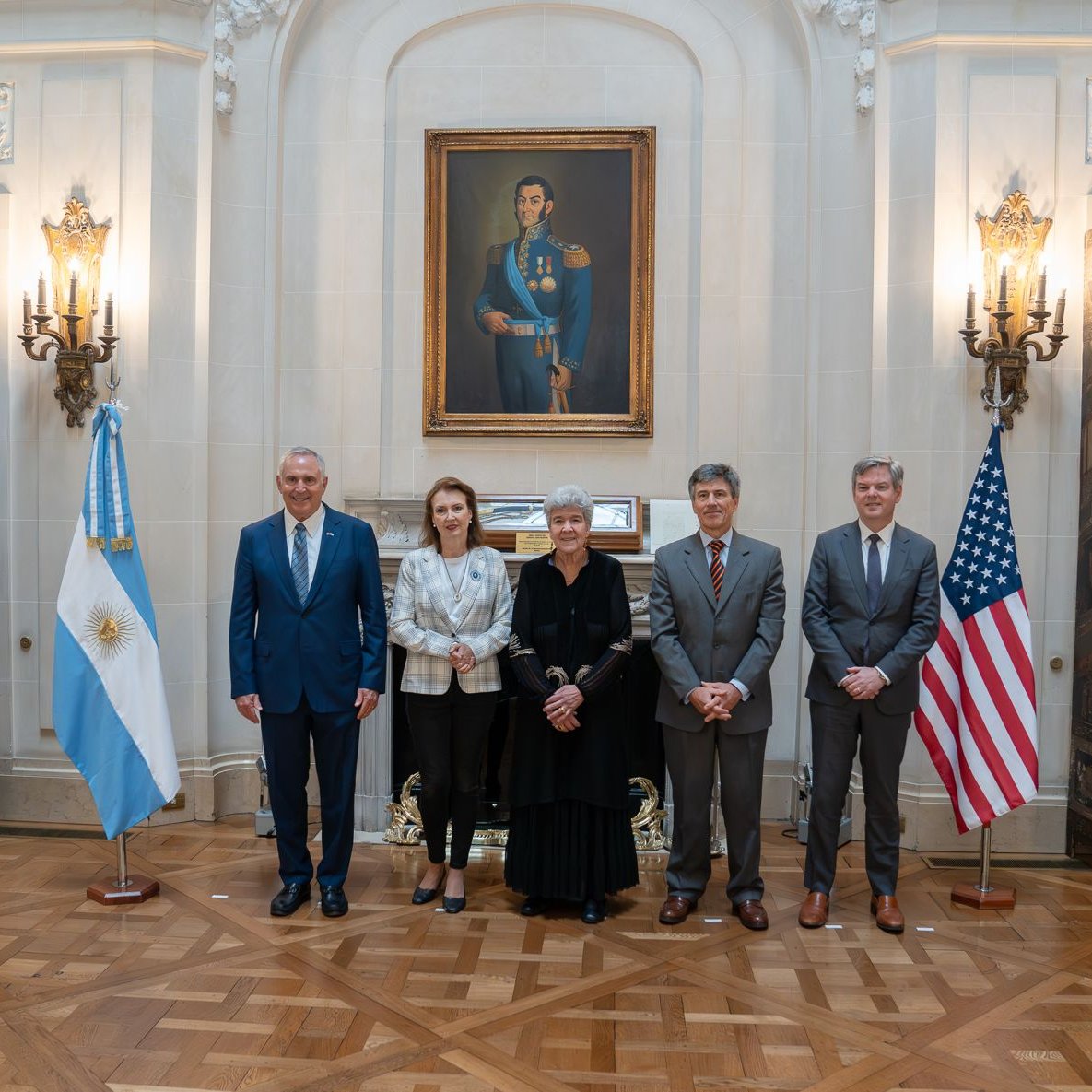 La relación comercial entre EEUU y Argentina tiene un gran potencial de expansión. La subsecretaria de Comercio Internacional Marisa Lago y la ministra @DianaMondino exploraron posibles áreas de colaboración para incrementar el comercio bilateral.