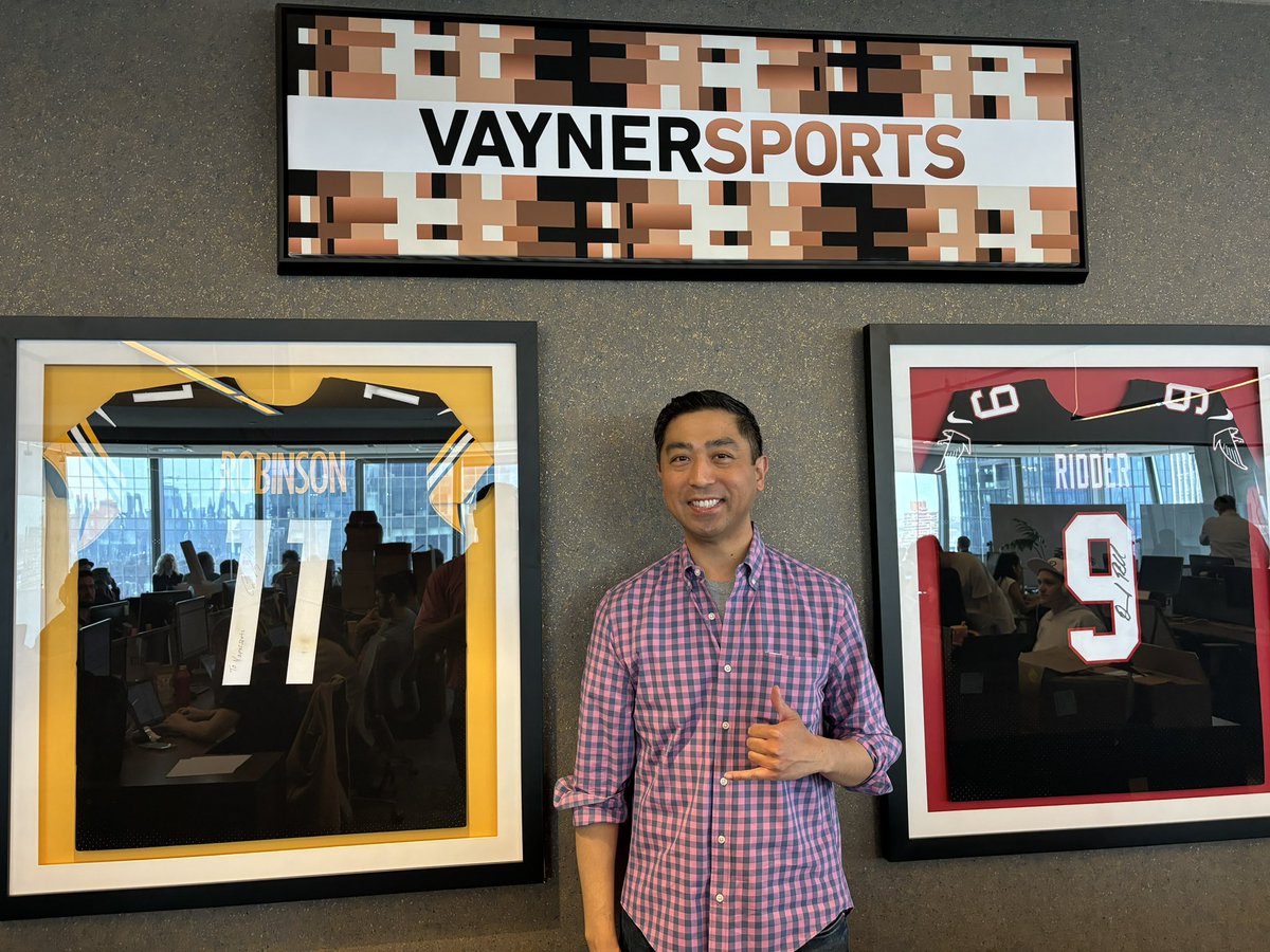 It’s a great day to have a great day at the @vaynersports office 🗽 📸 Photo credit: @realtorAdrian