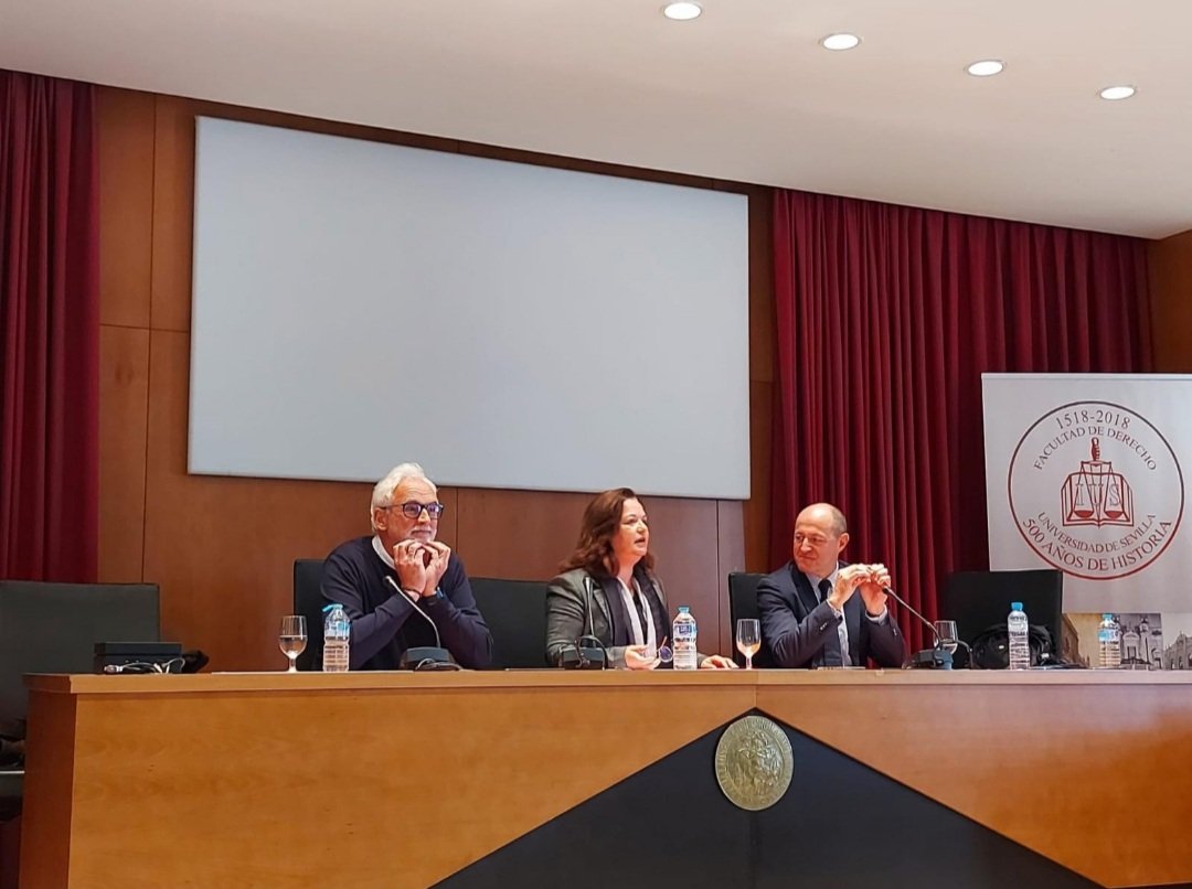 FACULTAD DE DERECHO tweet media