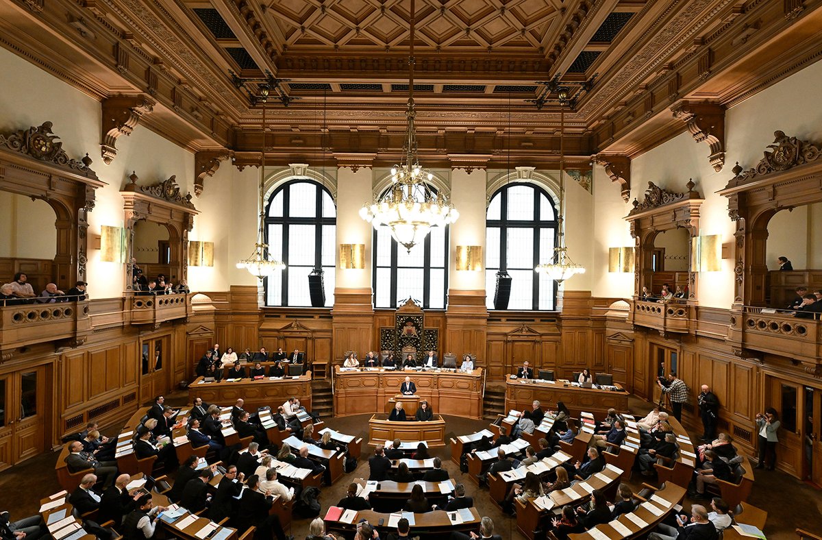Verkehrspolitik, Armut und ein Übersetzungspreis für Platt – Die Bürgerschaft am Mittwoch
hamburgische-buergerschaft.de/nachrichten/18…