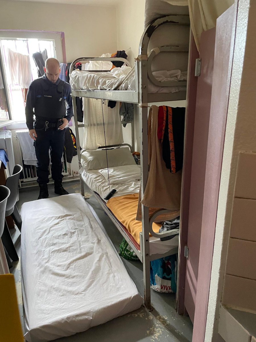 Hier, j’ai exercé mon droit de visite à la maison d’arrêt de Villepinte avec la bâtonnière de Seine-Saint-Denis, 4 journalistes et l'<a href="/OIP_sectionfr/">Observatoire international des prisons (OIP)</a> 

Surpopulation, conditions de travail du personnel dégradées... Il devient urgent de lutter contre la surpopulation carcérale !