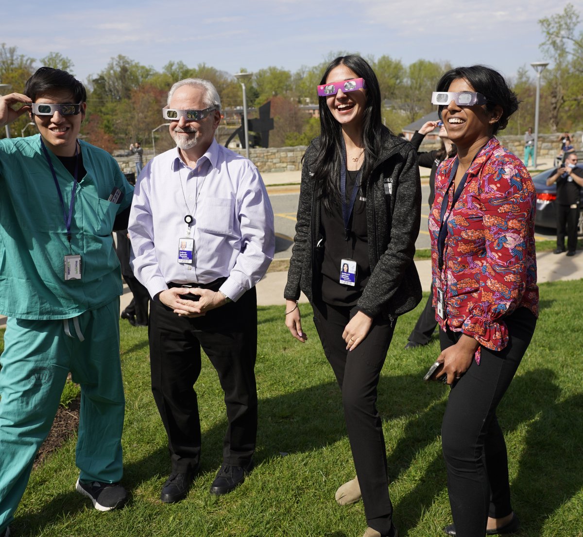 Some staff, patients and visitors at the @NIHClinicalCntr took a few moments to step outside yesterday and experience the solar eclipse. Of course, we all wore the proper eye protection!