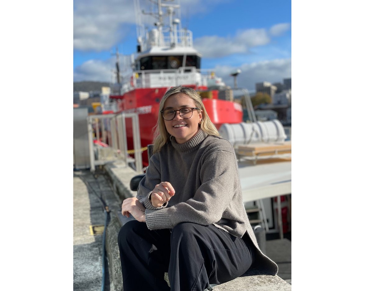 In her ECR Spotlight, @H_R_Goodrich tells us how a series of fortuitous events led her to join the Institute for Marine and Antarctic Studies in lutruwita as a lecturer & how building a supportive network of like-minded kind colleagues is essential journals.biologists.com/jeb/article/22…