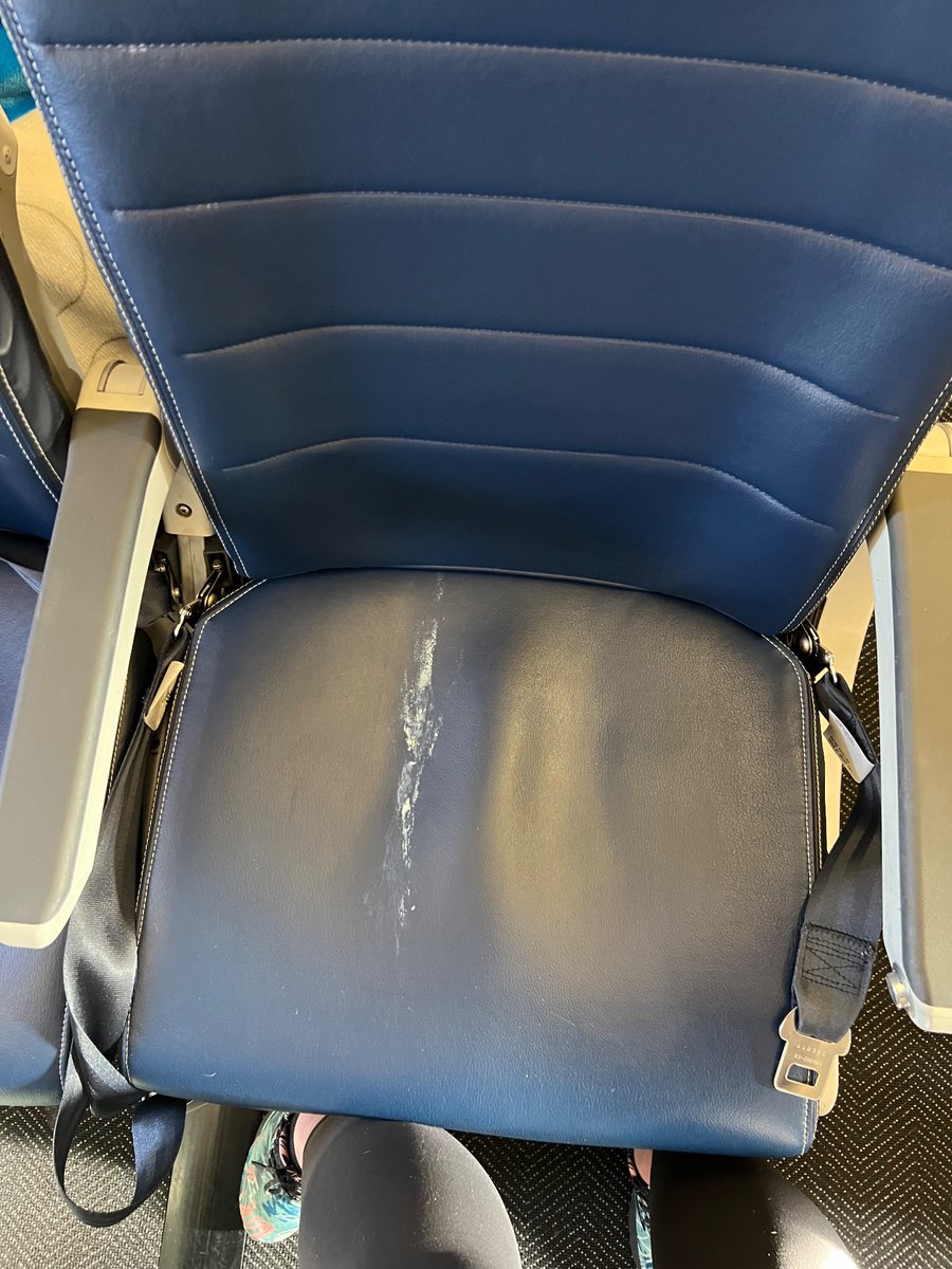 KASchumacher's tweet photo. @united help! Because of gum left on your seat, my @lululemon leggings are basically ruined and didn’t get much help @DENAirport #firstworldproblems #helplease #yuck https://t.co/tWDJvTd5Gu