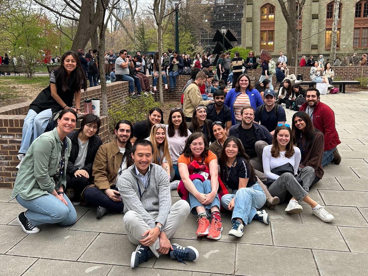The clouds eclipsed the #eclipse in Philly but I loved  seeing the <a href="/EscolanoLab/">Amelia Escolano</a> having a great time with our floor neighbors at <a href="/TheWistar/">The Wistar Institute</a>! 😍🤓🤙🌒💫