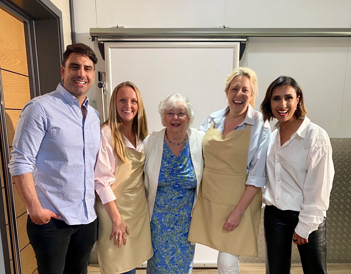 Jeyes Earls Barton tweet media