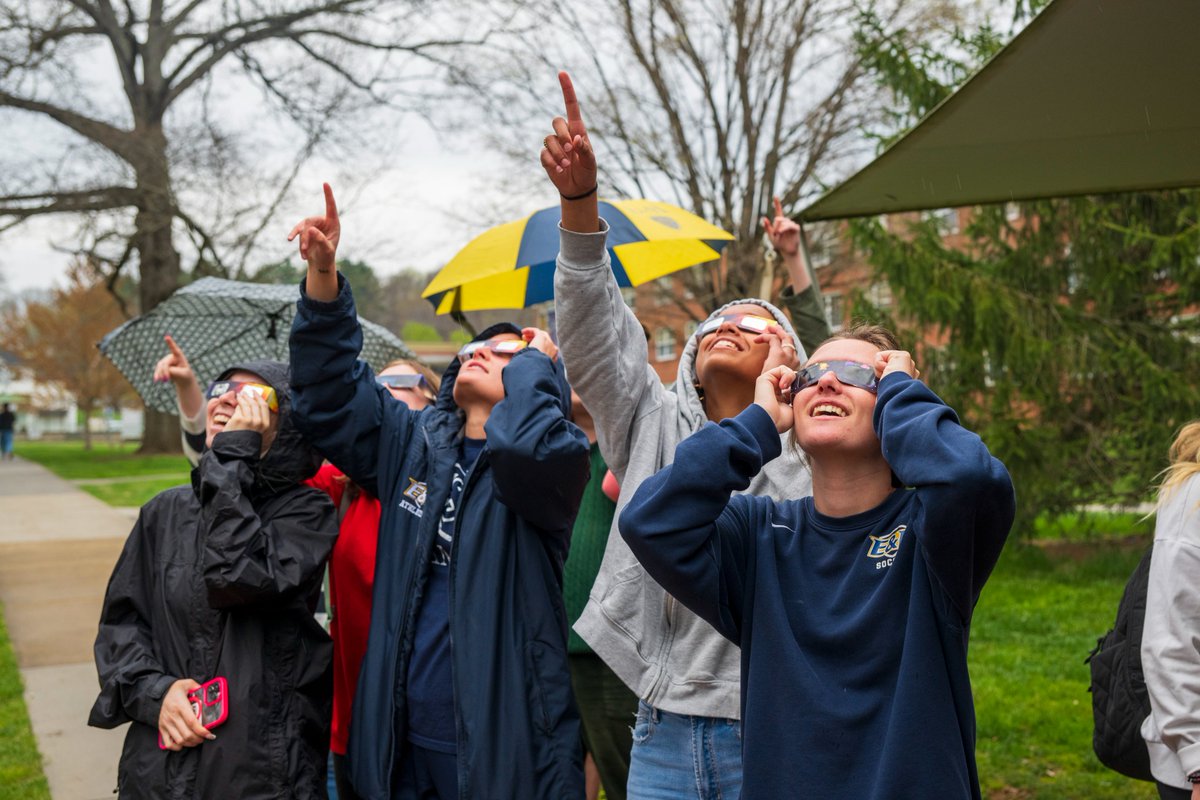 🌕🌤️While it wasn't the clearest day on the Emory Campus for the #eclipse2024, we could still glimpse it through the clouds for a few minutes to see the partial solar eclipse a little after 3 p.m. Thank you, Dean of Students and Housing & Residence Life for providing glasses!☔️