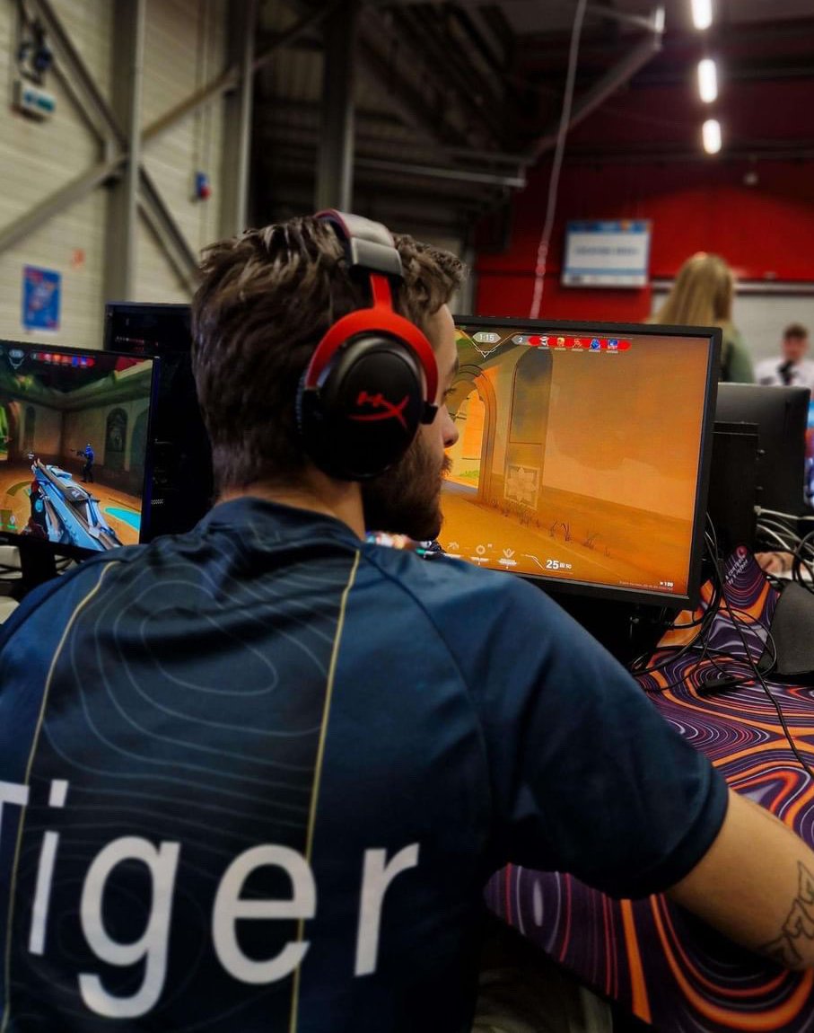 LFT valorant any project 🇫🇷 /🇪🇺

- Smoker
- Good level individual
- Fluent FR/EN
- Coachable, Hard worker &amp; Grinder
- Ready to improve myself
- Not Full Time

DM Open 📩
rib.gg/players/TIGER/…