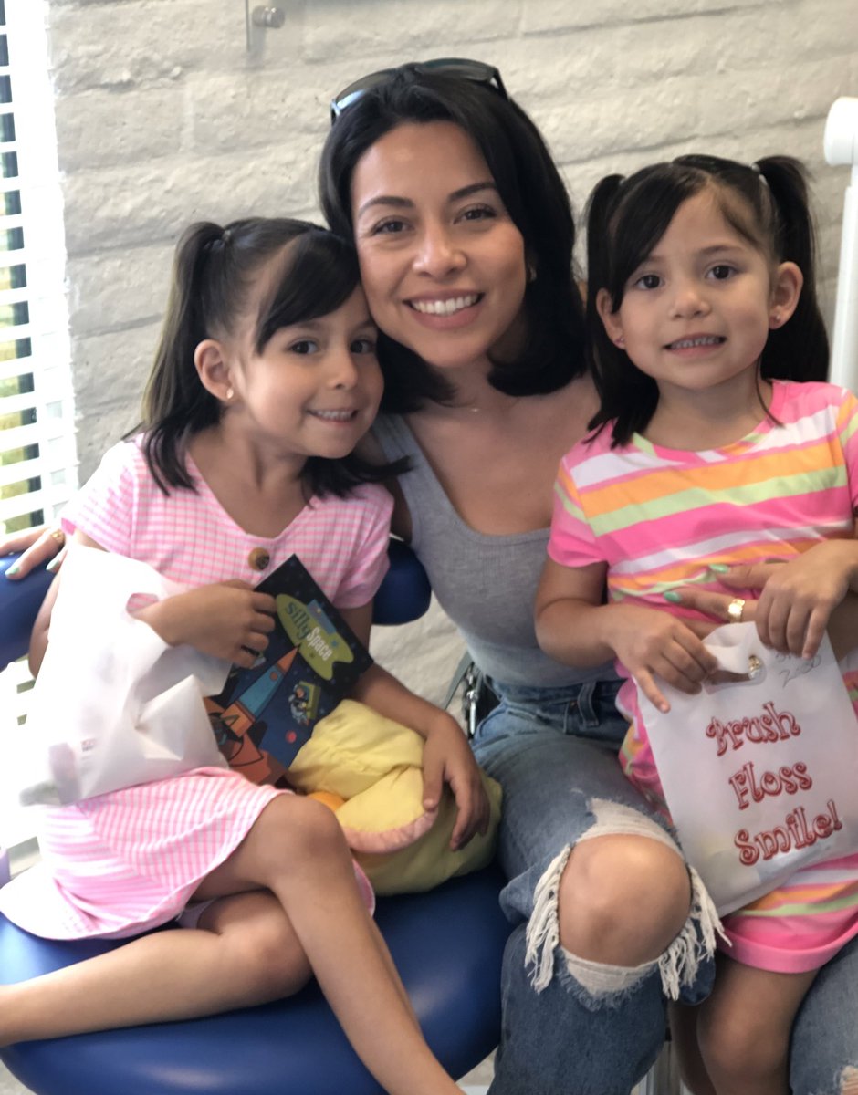 Great helpers today with Mommy Miss Shiloh and Salem!! 💖💕🦷 So pretty in pink.. #PediatricDentistry