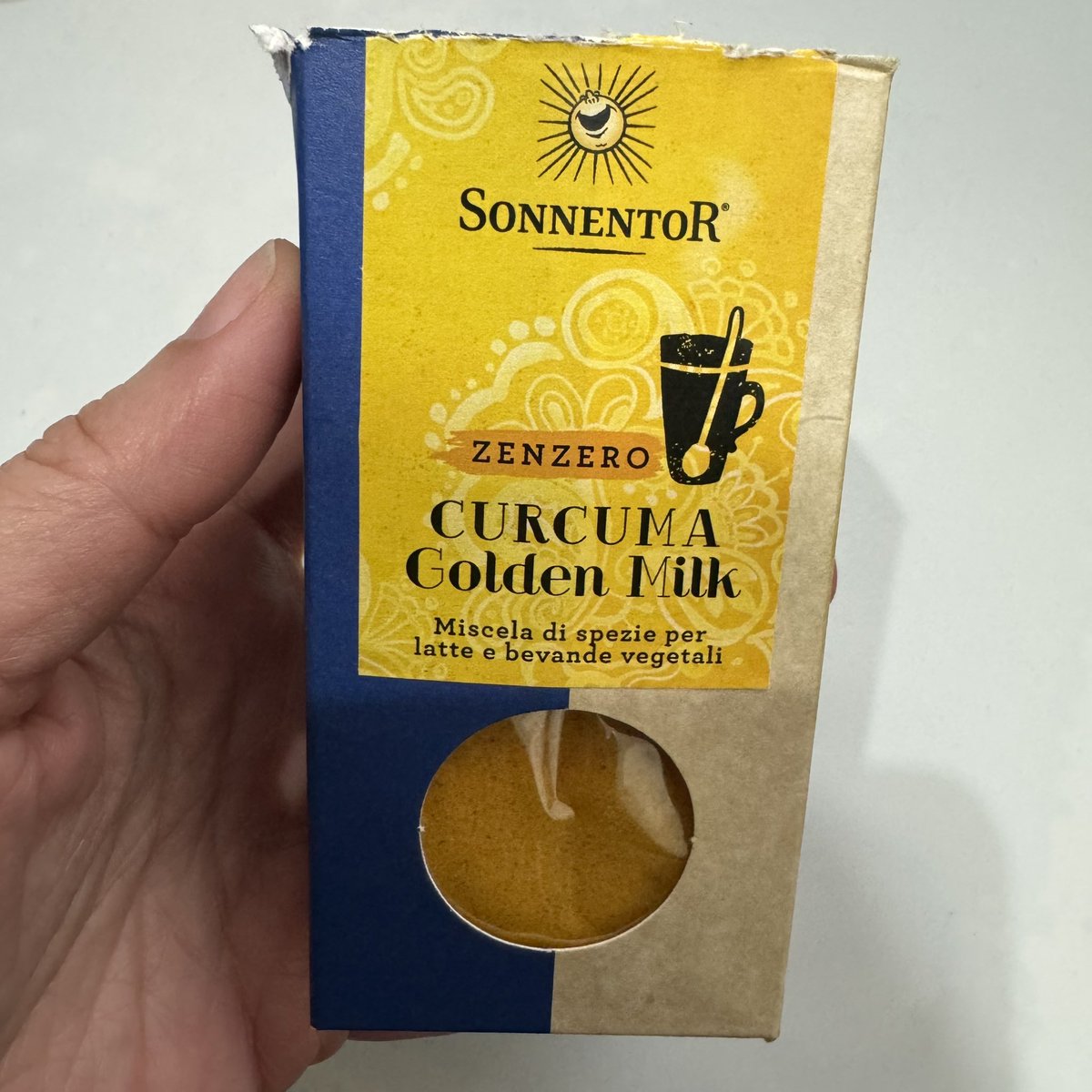 gemmagaetani's tweet image. In #Occidente impazziamo (impazziscono, per me ha senso solo sul #Riso, #oro e #zafferano di #Gualtiero #Marchesi) per l’oro alimentare, in #Oriente (#India) l’oro è solo metafora cromatica per il #goldenmilk fatto con un mix di #curcuma e #pepenero, in questa versione di