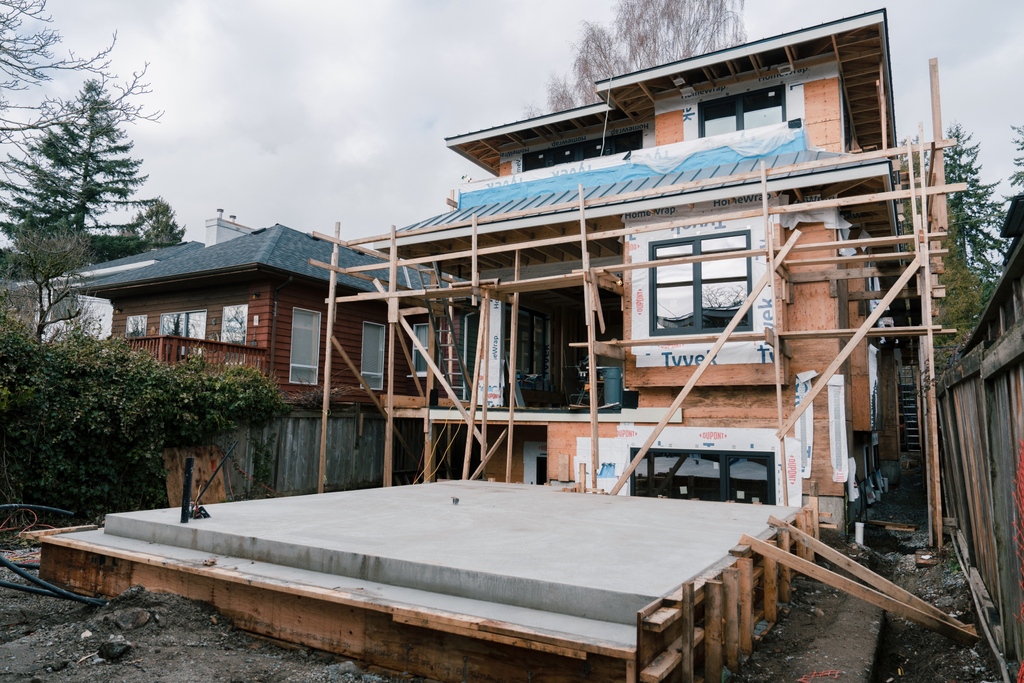 Forty Second. Custom New Build.⁠

📸  @smalltyler⁠
architect: @keithjakobsen
@openwindowsinc
.
.
.
#nestworksconstruction #britishcolumbia #vancouverbc
#contractor #builder #vancouvercontractors #homebuilder #newbeginnings