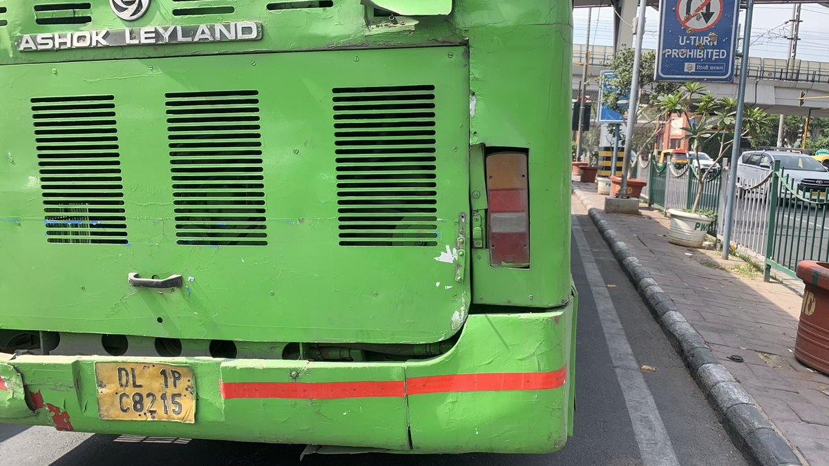 enrich_thinking's tweet photo. Is traffic rules also applies on Public transports? Bus running on inner lines (not in bus lane) may clearly be seen. Worse wid recently launched e-buses, they don’t care about bus lane. Pic: 09.04.24 at 10:07 am (loc: near Pragati maidan from Ramcharan Aggrawal chowk)@dtptraffic https://t.co/lhcM3TidRP