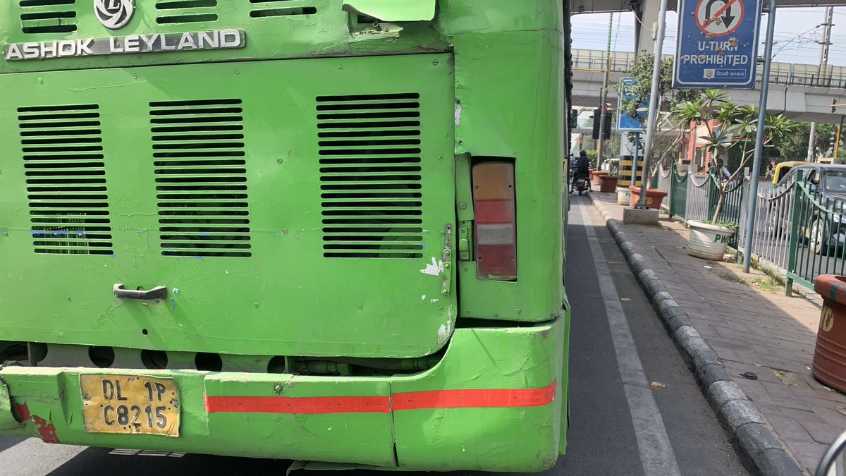 enrich_thinking's tweet photo. Is traffic rules also applies on Public transports? Bus running on inner lines (not in bus lane) may clearly be seen. Worse wid recently launched e-buses, they don’t care about bus lane. Pic: 09.04.24 at 10:07 am (loc: near Pragati maidan from Ramcharan Aggrawal chowk)@dtptraffic https://t.co/lhcM3TidRP