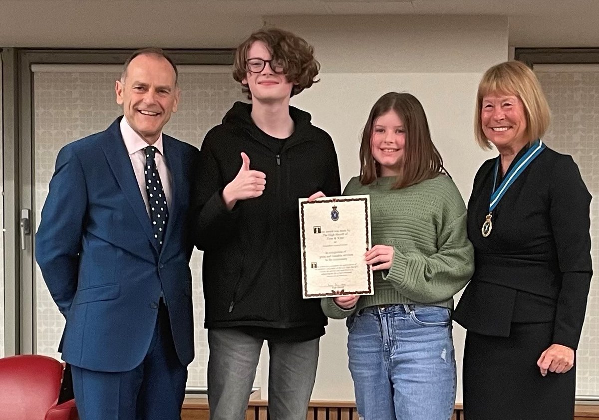 Washington Young Film Makers Collective has been awarded a Tyne and Wear High Sheriff’s Award 🎥 The award was presented by the High Sheriff of Tyne and Wear, Dame Irene Hays. Anderson Groves and Alice Brooks accepted the award on behalf of the group. orlo.uk/edVgt