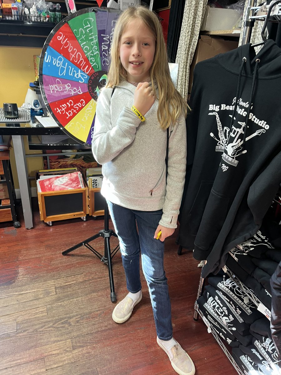 Congratulations Liz on earning your yellow wristband!
.
.
#musiclessons #studentlife #music #explore