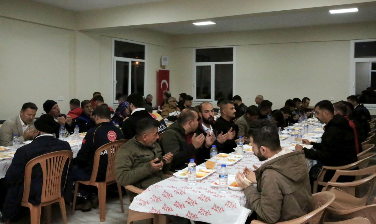 📍Gaziantep • Nurdağı Ramazan ayının son iftarını Nurdağılı afetzedelerimizle birlikte yaptık; iftar sofrasının bereket ve coşkusunu hep birlikte yaşadık. 🌙 Bu birliktelik ruhu ile nice Ramazanlara ulaşmak dileğiyle…