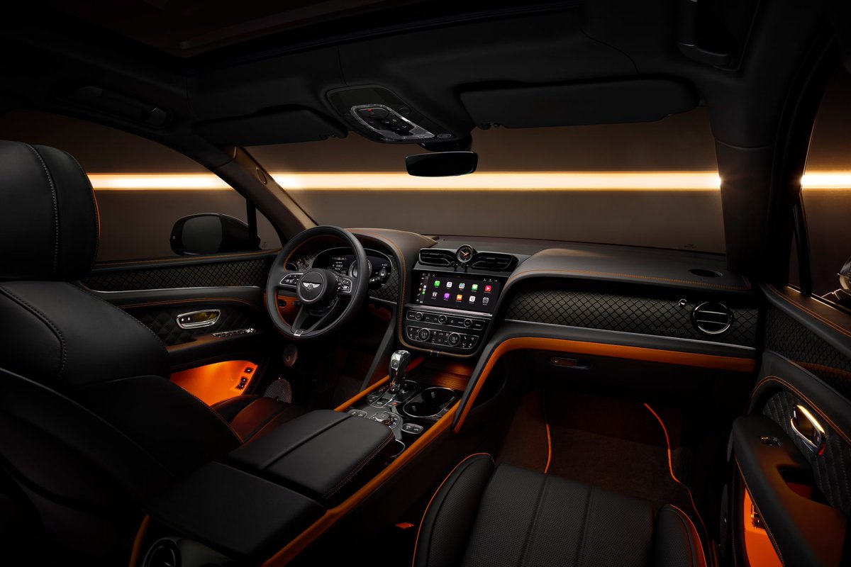 lerdvauto's tweet photo. 🇬🇧 Bentley dévoile le Bentayga S « Black Edition » : force obscure.

⬇️ Les choses à retenir :

• V8 4.0L Bi-Turbo de 542 ch / 770 Nm
• 0-100 en 4,5s
• Châssis le plus agile de la gamme Bentayga
• Logo Bentley teinté en noir pour la première fois en 105 ans

#BentleyBentayga https://t.co/Qqn3k9M0Dw