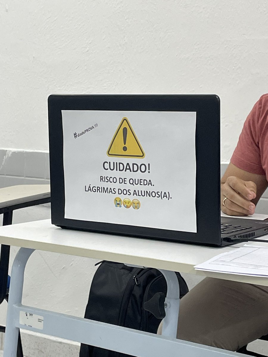 ppjmtiny's tweet photo. Amo a motivação que os prof dão 🤡🥲 https://t.co/EBOk4nsAa8