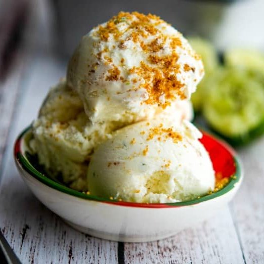 Homemade Key Lime Pie Ice Cream with toasted buttery graham crackers.

👉🏻RECIPE--> carriesexperimentalkitchen.com/key-lime-pie-i…
#icecream #RecipeOfTheDay