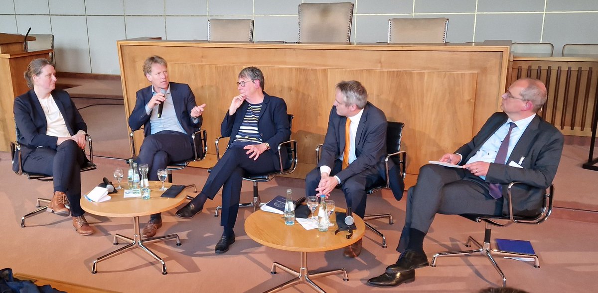 Podiumsdiskussion 'Was bleibt von der Bonner Republik?' im alten Plenarsaal des Bundesrats. Mit Silke Mende, Frank Bösch, Barbara Hendriks, Frank Decker und Friedrich Kießling. Gemeinsam mit der @UniBonn und @hdg_museen